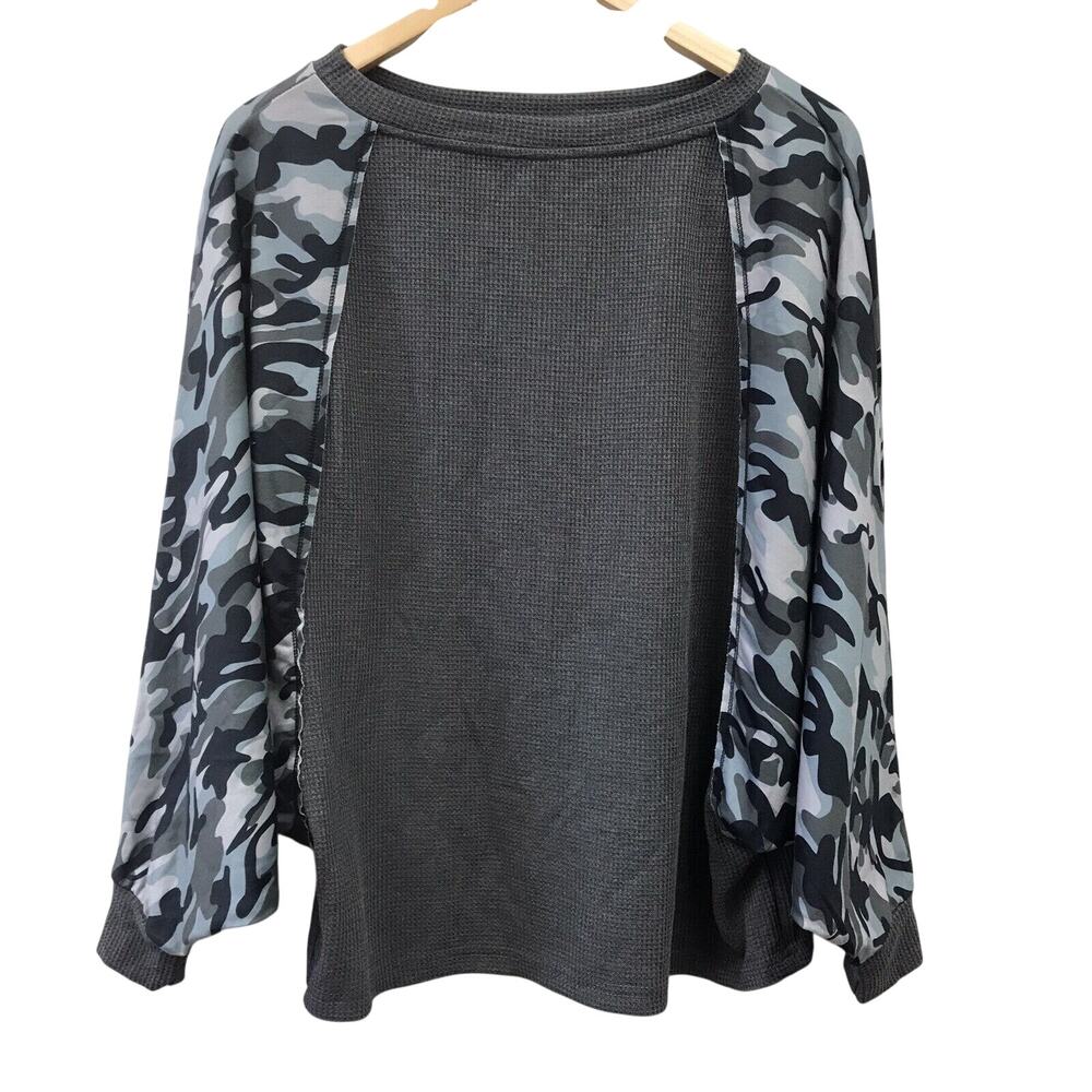 Womens Top Medium Camo Waffle Knit Gray Black